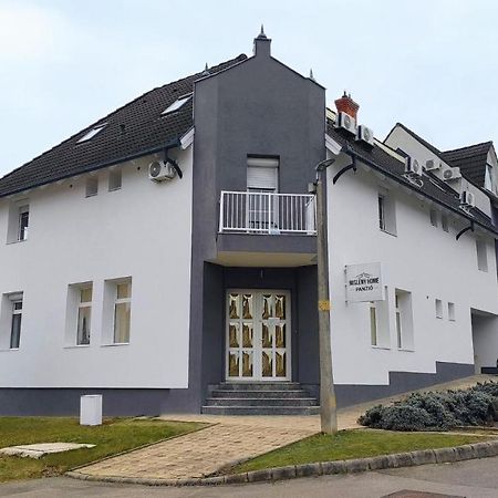Misleny Home Kozarmisleny Bagian luar foto